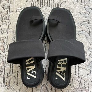 Zara Black Platform Ring Toe Sandals Size 40 (US 9-9.5)